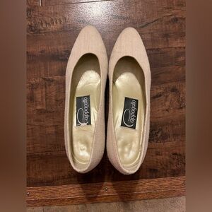 Pappagallo Women's Tan Heels